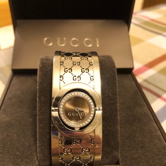 COPY - Rare Vintage Gucci YA112 Diamond Twirl Silver Tone Bangle Watch - Picture 1 of 7